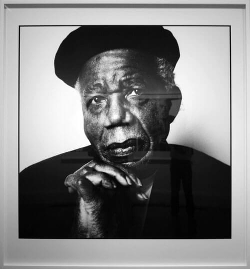 Photographie (portrait) de l'auteur africain Chinua Achebe.