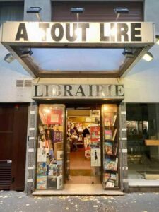 devanture de la librairie A Tout Lire, à Paris.